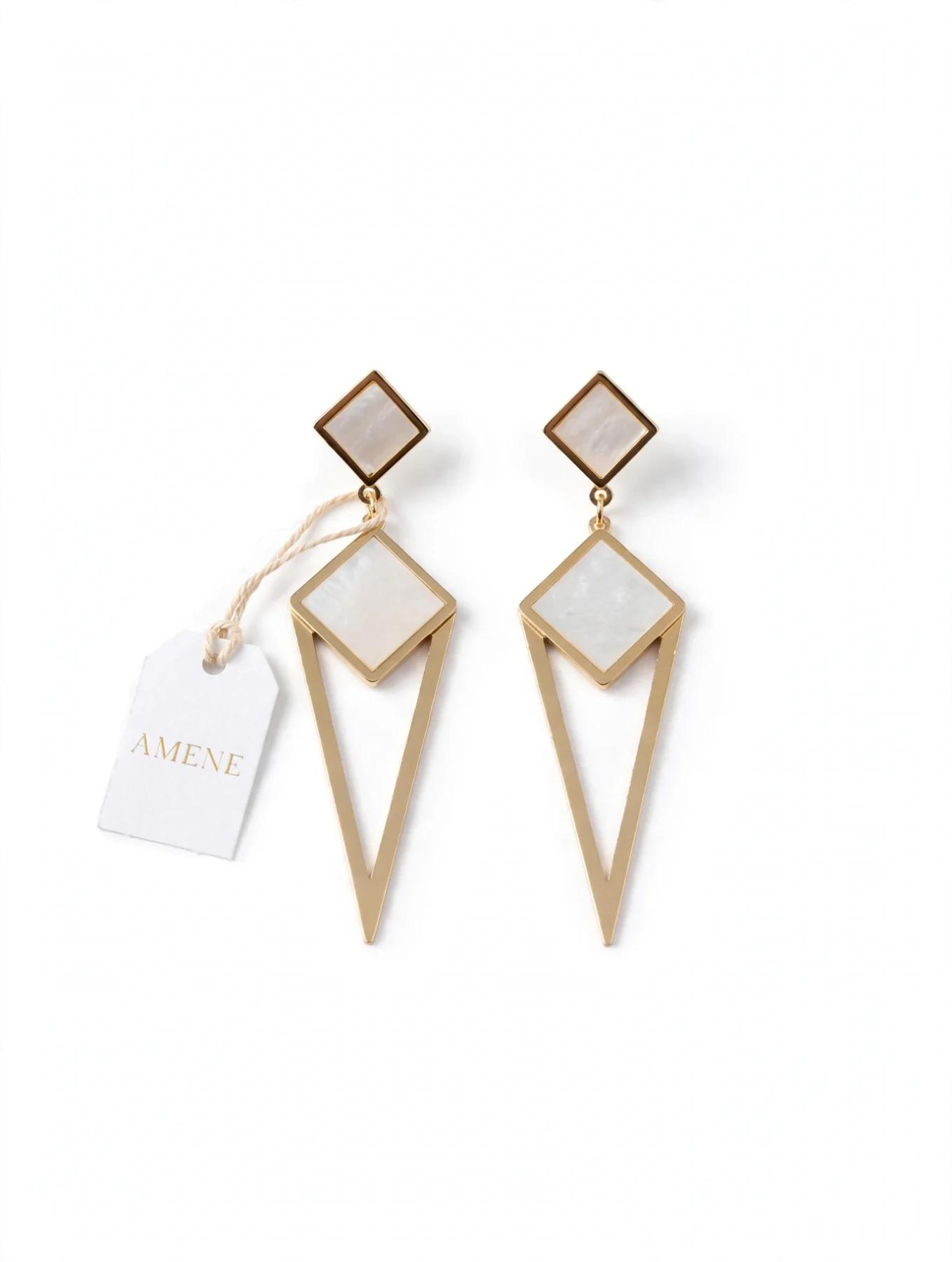 Brinco dourado inspiração minimalista com strass 2,5x2,0 cm