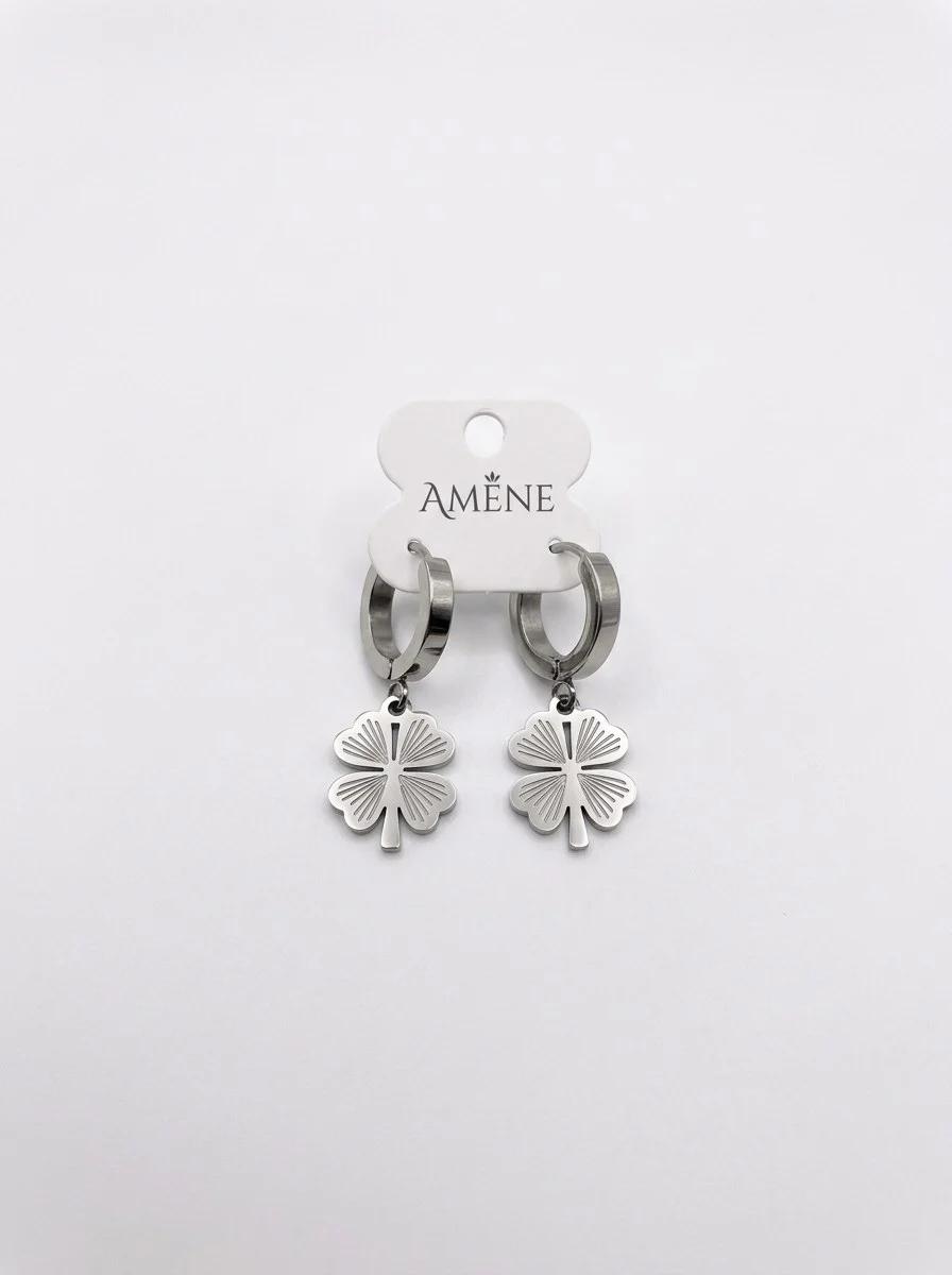 Brinco aço inox antialérgico argola prata com pingente trevo prata 1cm x 3 cm